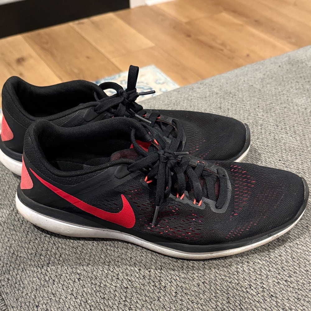 Nike Black and Red Sports Shoes